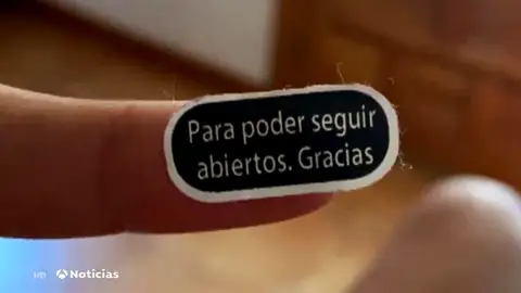 Una discoteca pide a los clientes tapar la cámara de su móvil para no grabar las aglomeraciones Una discoteca pide a los clientes tapar la cámara de su móvil para no grabar las aglomeraciones