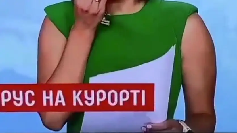 Una presentadora ucraniana pierde un diente en pleno directo Una presentadora ucraniana pierde un diente en pleno directo