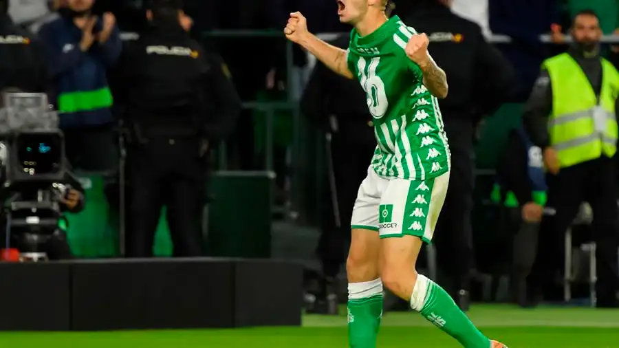 Loren Mor&oacute;n, delantero del Real Betis, da positivo en por coronavirus en las pruebas PCR