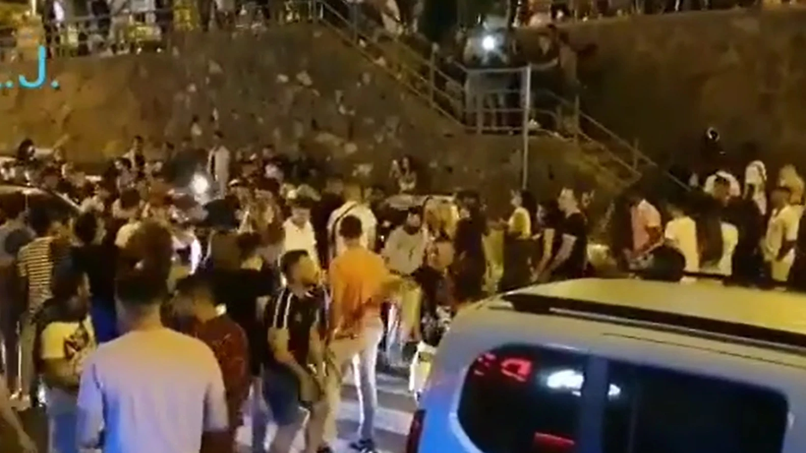 Desalojan a decenas de j&oacute;venes que estaban de fiesta sin cumplir las normas contra el coronavirus en Tenerife