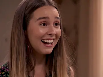 Amelia recibe la mejor noticia que le podía dar Luisita Amelia recibe la mejor noticia que le podía dar Luisita