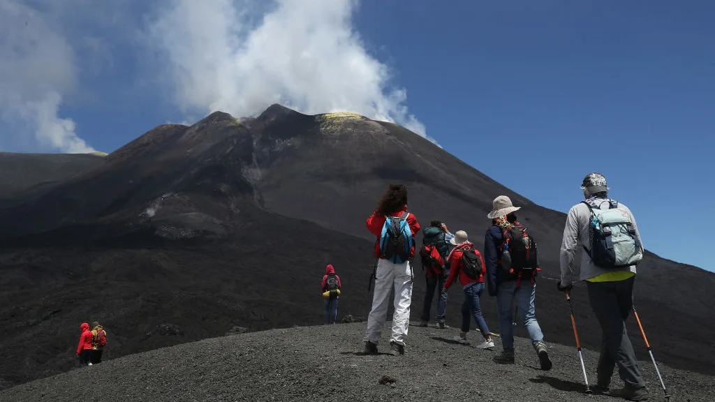 La peligrosa ascensión al Etna, el mayor volcán activo de Europa La peligrosa ascensión al Etna, el mayor volcán activo de Europa