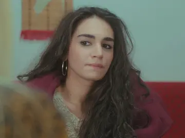Bersan sospecha que Arif está enamorado de Bahar y quiere acabar con ella Bersan sospecha que Arif está enamorado de Bahar y quiere acabar con ella