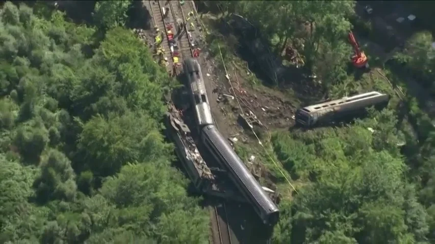 REEMPLAZO | Al menos tres muertos y seis heridos al descarrilar un tren de pasajeros en Escocia 