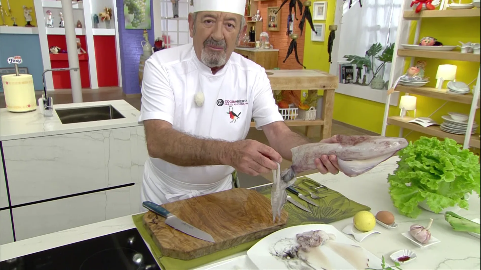 Cómo limpiar un calamar en 2 minutos: Karlos Arguiñano lo muestra paso a paso