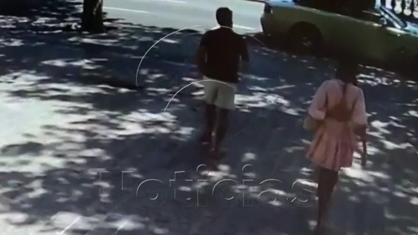 El v&iacute;deo del intento de robo a tres brasile&ntilde;os que queda en ara&ntilde;azos y contusiones