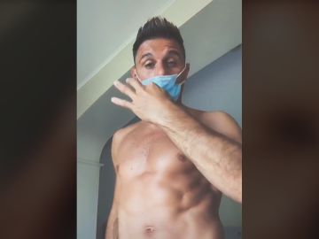 El vídeo de Joaquín bailando con mascarilla que arrasa en TikTok: "Normal que se rompa"