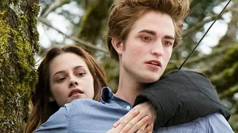 Edward Cullen y Bella Swan en 'Crepúsculo' Edward Cullen y Bella Swan en 'Crepúsculo'