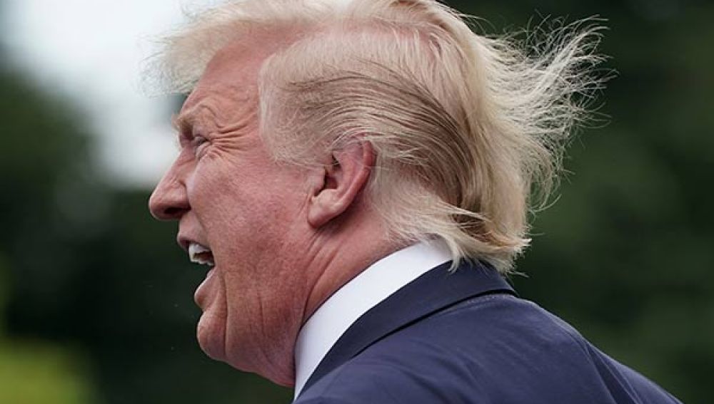 Trump pide más presión de agua en la ducha para domar su pelo