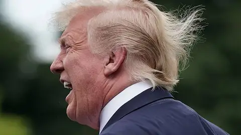 Trump pide más presión de agua en la ducha para domar su pelo Trump