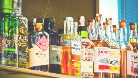 Jóvenes de botellón provocan un brote de coronavirus en Valencia botellón
