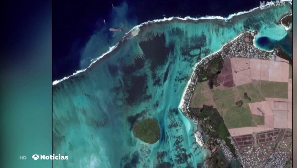La impactante imagen de satélite que muestra el vertido de petróleo en Isla Mauricio