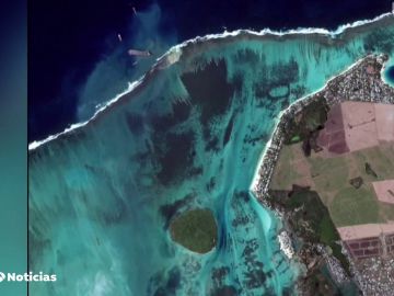 La impactante imagen de satélite que muestra el vertido de petróleo en Isla Mauricio