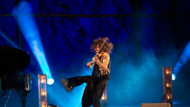Ara Malikian envuelve al público de Starlite Catalana Occidente con su virtuoso recital de violín y piano