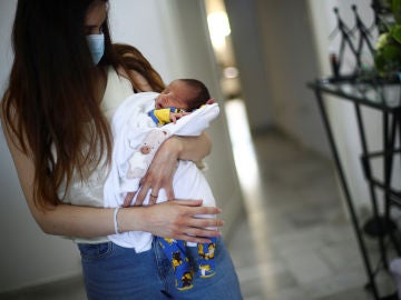 Nace un bebé durante la explosión en Beirut