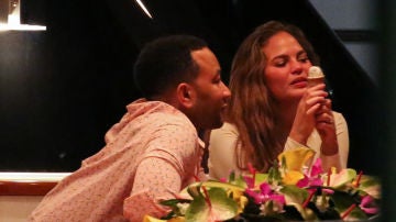 Chrissy Teigen y John Legend