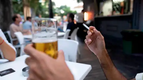 LaSexta Noticias 20:00 (14-08-20) Sanidad limita fumar en la calle y cierra el ocio nocturno en toda España LaSexta Noticias 20:00 (14-08-20) Sanidad limita fumar en la calle y cierra el ocio nocturno en toda España