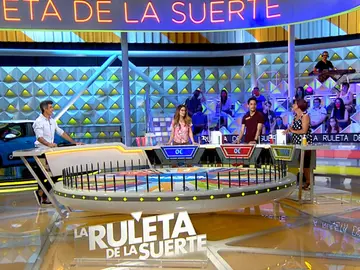¡Cutis de ave!: La reacción de Merce a la canción del grupo de ´La ruleta de la suerte´ ¡Cutis de ave!: La reacción de Merce a la canción del grupo de ´La ruleta de la suerte´