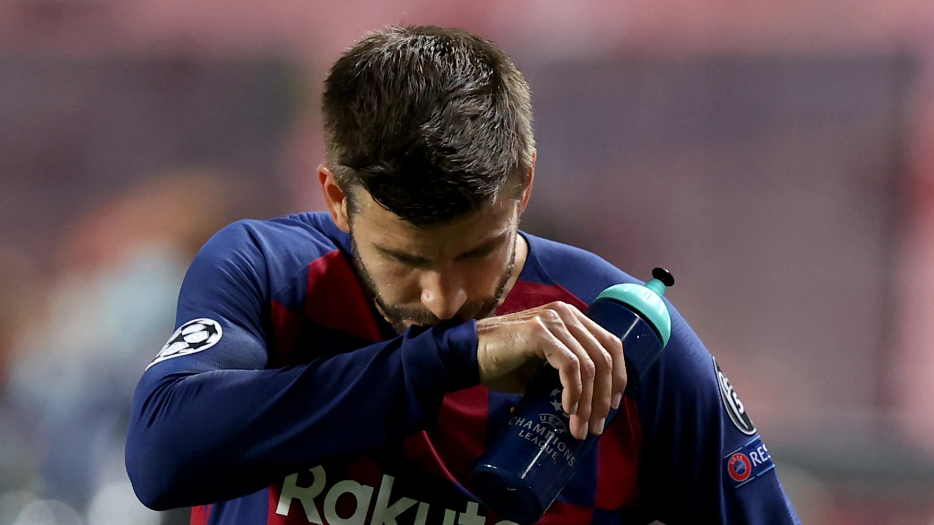 La rajada de Piqué tras la goleada ante el Bayern: "Vergüenza es la palabra, hemos tocado fondo, me ofrezco para irme" La rajada de Piqué tras la goleada ante el Bayern: "Vergüenza es la palabra, hemos tocado fondo, me ofrezco para irme"