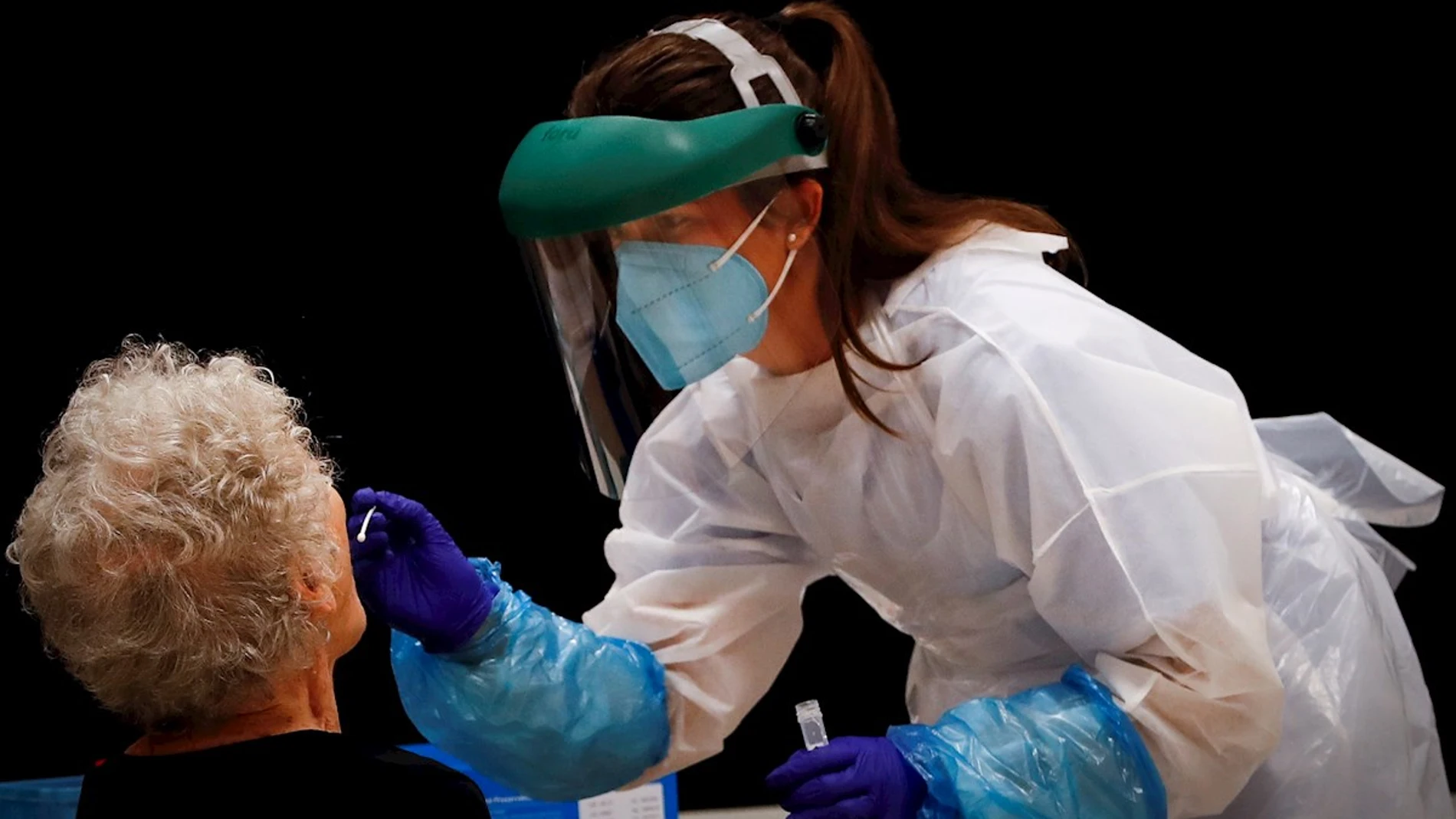 A3 Noticias Fin de Semana (15-08-20) Madrid hará test PCR a los vecinos de las zonas con más presencia de coronavirus A3 Noticias Fin de Semana (15-08-20) Madrid hará test PCR a los vecinos de las zonas con más presencia de coronavirus