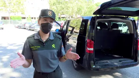 La Guardia Civil intercepta un cargamento de 525 kilos de hachís en el interior de un vehículo VTC La Guardia Civil intercepta un cargamento de 525 kilos de hachís en el interior de un vehículo VTC