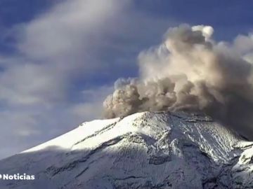 La erupción del volcán Popocatépetl pone en jaque a México, que recomienda alejarse de la zona