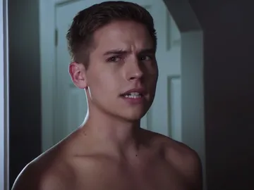 Dylan Sprouse en 'After. En mil pedazos' Dylan Sprouse en 'After. En mil pedazos'