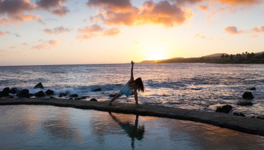 Ejercicios fáciles para hacer en la playa o la piscina para adelgazar en vacaciones
