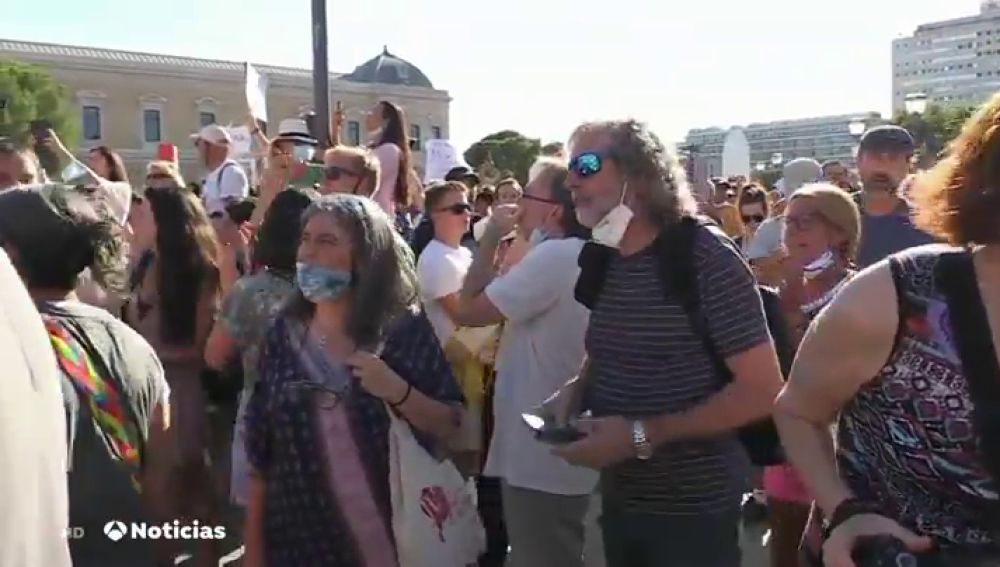 Varios cientos de personas se concentran en Colón contra el uso de mascarilla: "'El miedo baja las defensas, tú eliges"