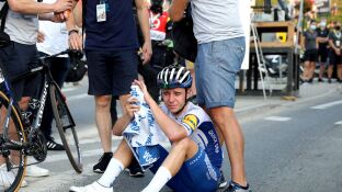 Remco Evenepoel, en el suelo