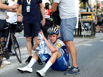 Remco Evenepoel, en el suelo