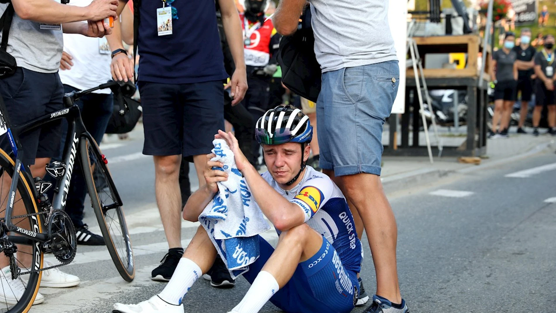 Remco Evenepoel, en el suelo Remco Evenepoel, en el suelo