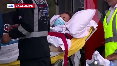 Un hombre salva heroicamente a su mujer de morir al ser atacada por un tiburón Un hombre salva heroicamente a su mujer de morir al ser atacada por un tiburón