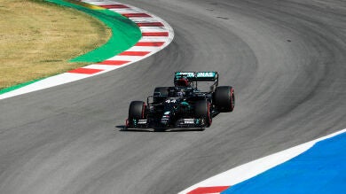 Hamilton gana en el GP de España y Carlos Sainz termina sexto tras una gran actuación