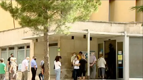 Cola en un centro de salud de Valencia Cola en un centro de salud de Valencia