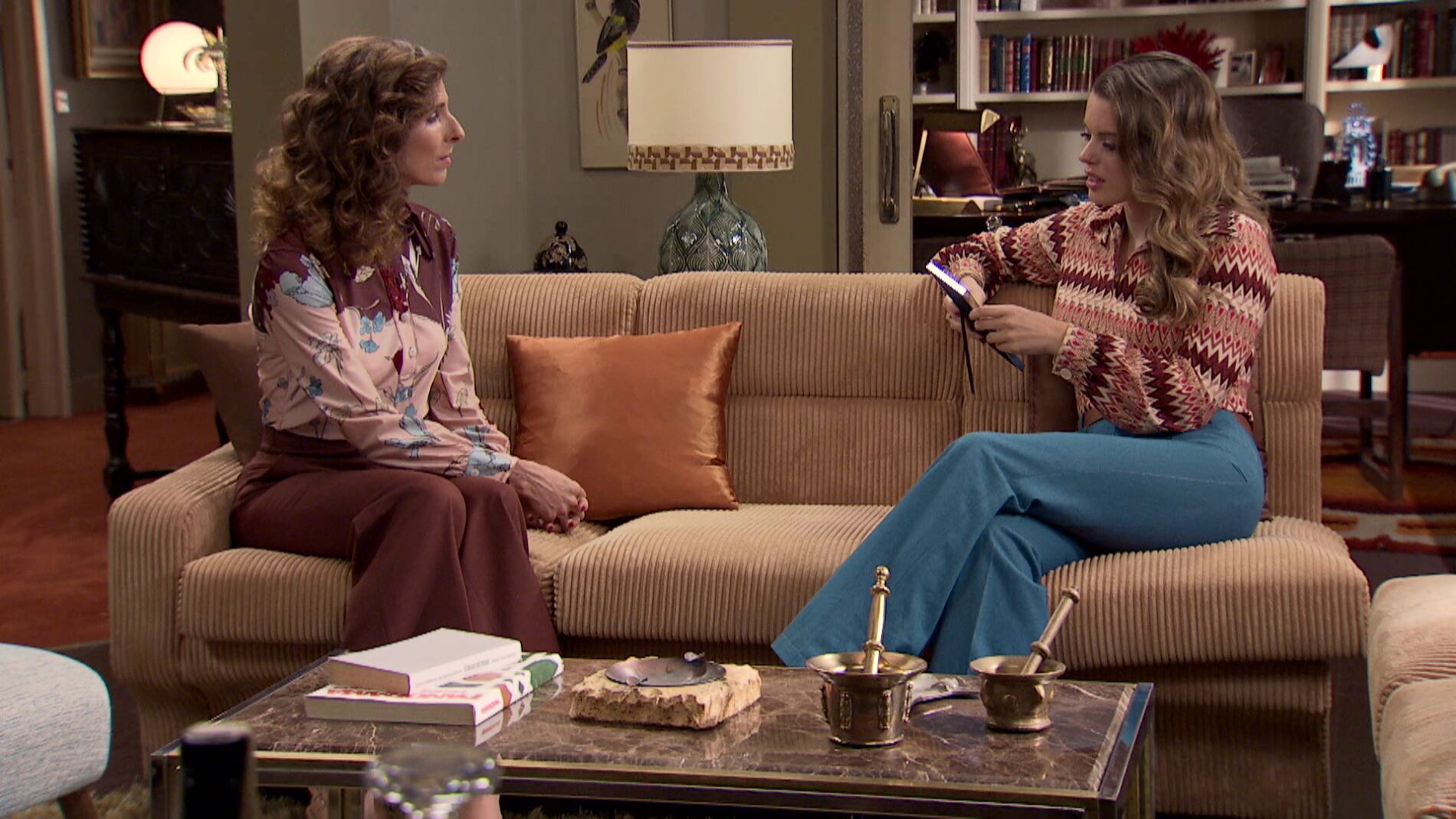 El recuerdo de su madre reconforta a Lourdes para  hacer lo correcto 