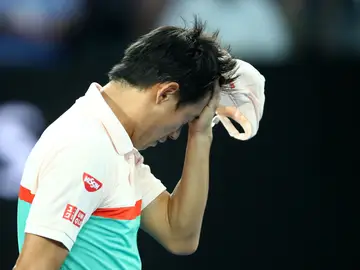 Kei Nishikori se lamenta tras perder un partido Kei Nishikori se lamenta tras perder un partido