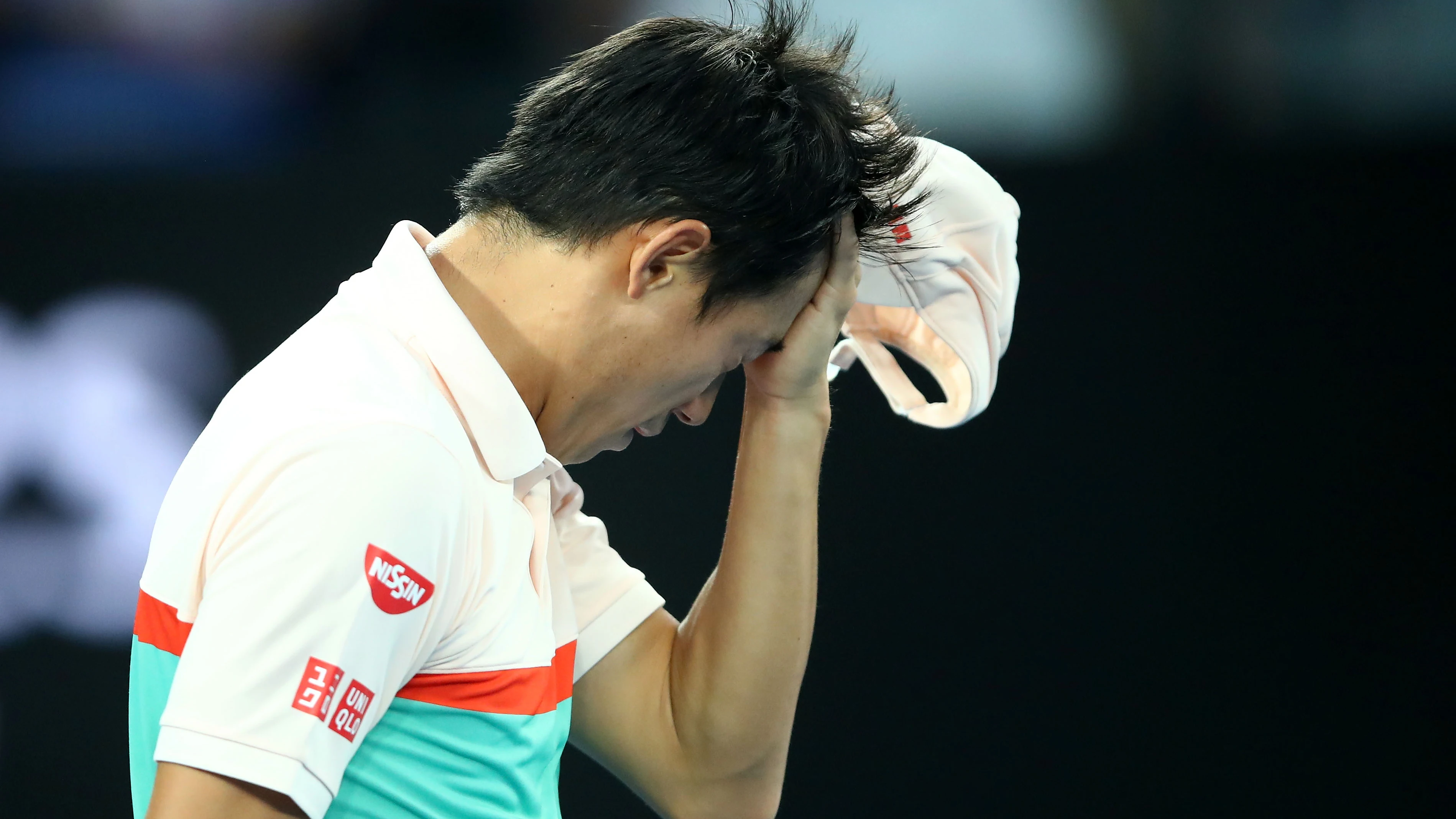 Kei Nishikori se lamenta tras perder un partido Kei Nishikori se lamenta tras perder un partido