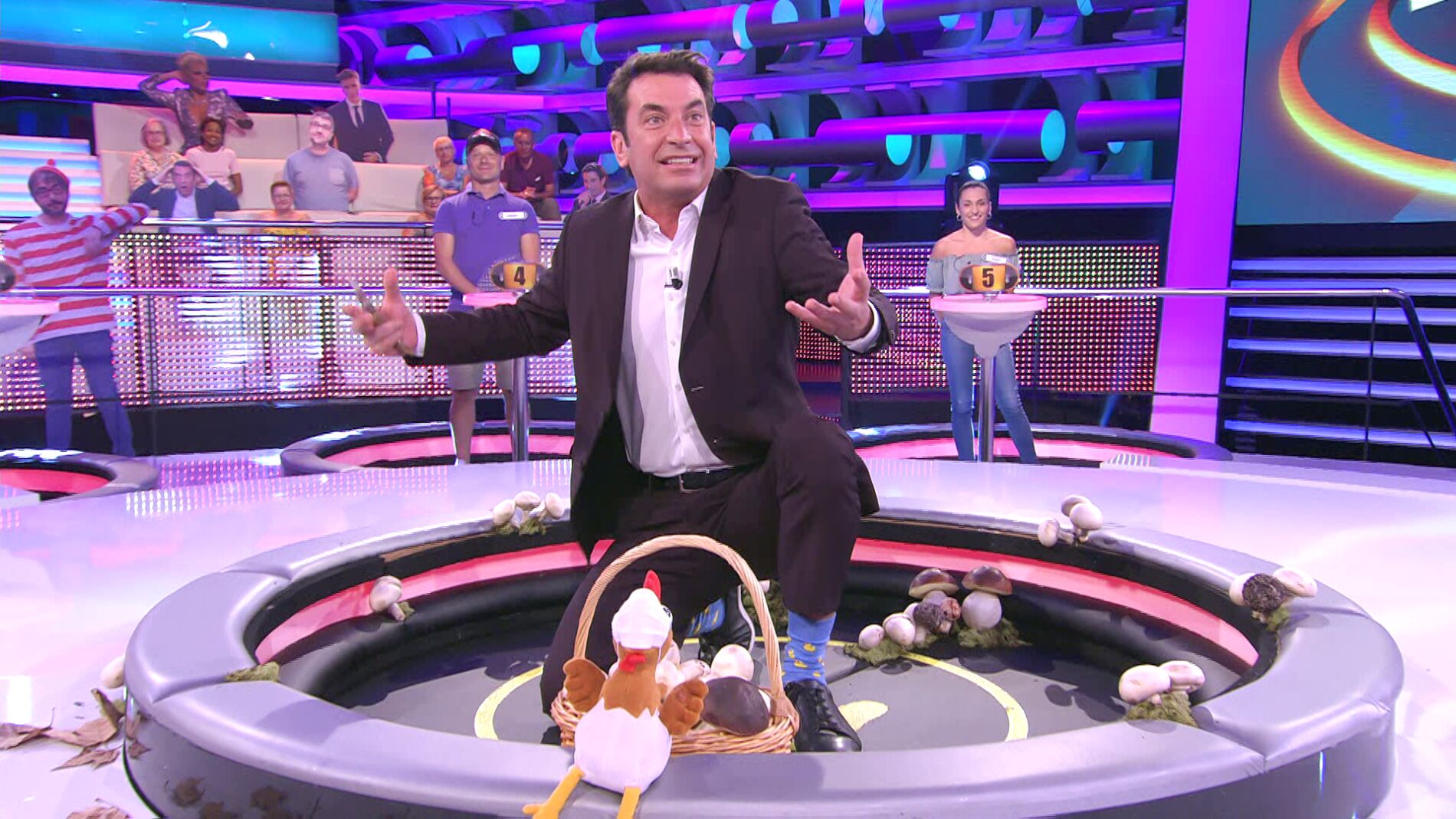 Sorprendente: Arturo Valls explica el ciclo de la vida versi&oacute;n &lsquo;&iexcl;Ahora caigo!&rsquo; a partir de los champi&ntilde;ones