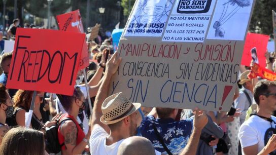 Manifestaci&oacute;n contra el uso obligatorio de mascarilla en Madrid
