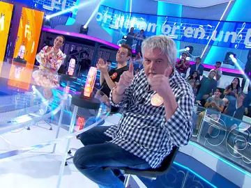 Javier Coronas borda la canción en su duelo contra Ramón Arangüena al ritmo de ‘El calor del amor en un bar’ Javier Coronas borda la canción en su duelo contra Ramón Arangüena al ritmo de ‘El calor del amor en un bar’