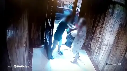 La brutal agresión de un ladrón a una anciana en Valencia La brutal agresión de un ladrón a una anciana en Valencia