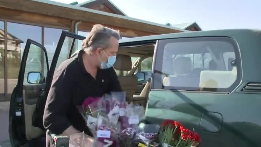 Graban a Miguel Bos&eacute; haciendo la compra con mascarilla