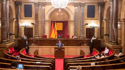 JxCat se queda solo ante su propuesta de cesar al secretario general del Parlament JxCat se queda solo ante su propuesta de cesar al secretario general del Parlament