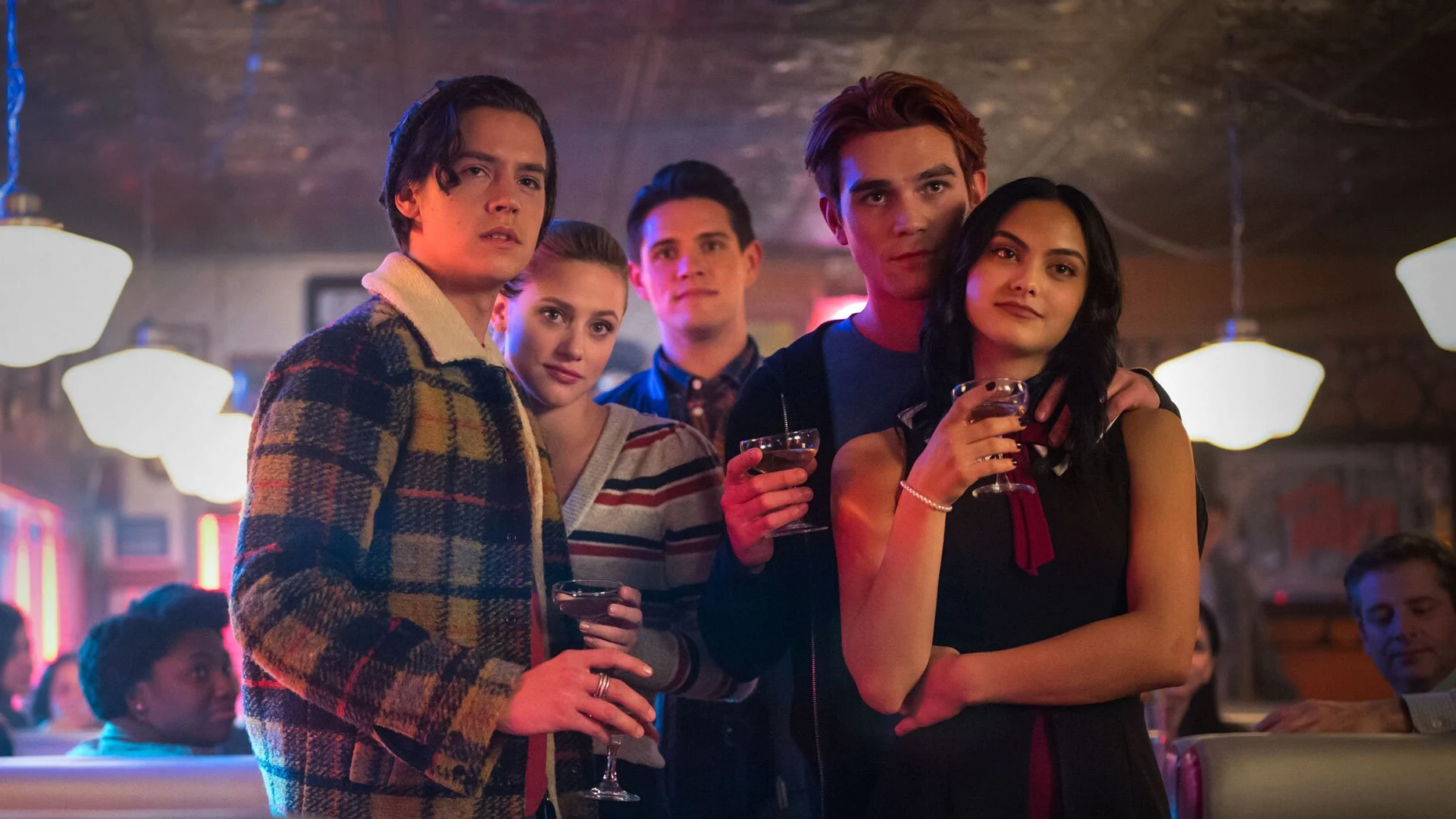 'Riverdale': Cole Sprouse, Lili Reinhart, KJ Apa, Camila Mendes y Casey Cott 'Riverdale': Cole Sprouse, Lili Reinhart, KJ Apa, Camila Mendes y Casey Cott