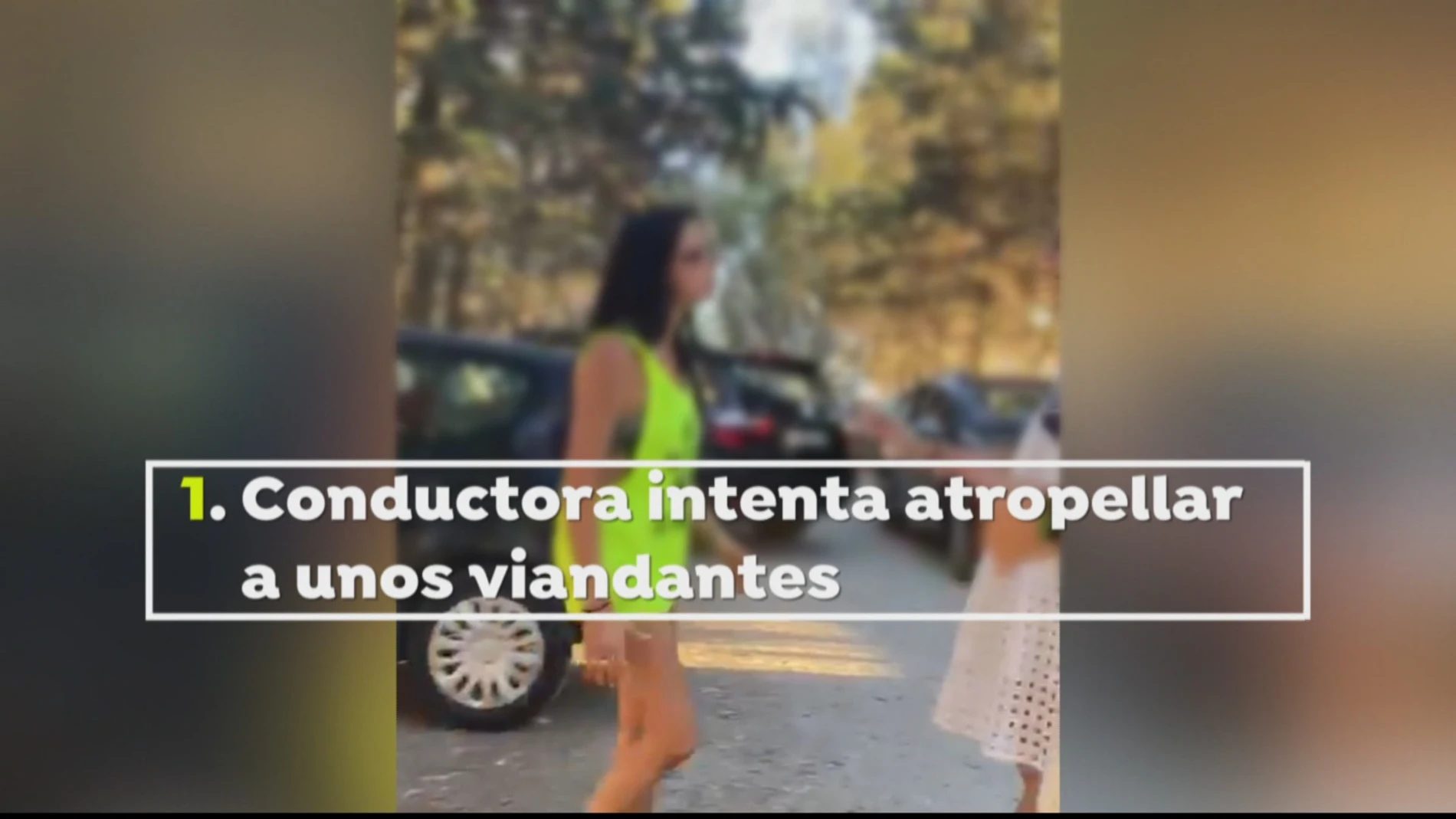 Una conductora borracha siembra el pánico en Marbella: Choca contra dos vehículos e intenta atropellar a una mujer y darse a la fuga