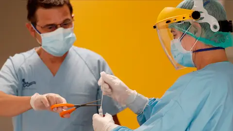Miembros del personal sanitario del Hospital da Costa realizan PCR Miembros del personal sanitario del Hospital da Costa realizan PCR
