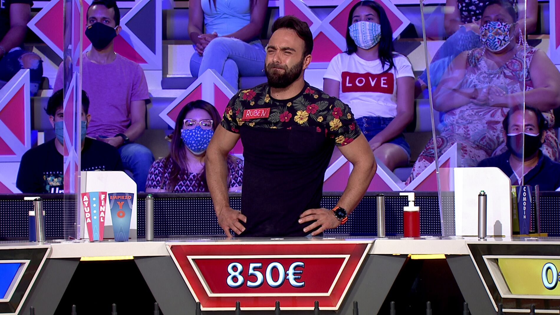 Rub&eacute;n se bloquea con las estrellas de cine en un panel de 'La ruleta de la suerte'