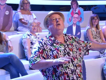 El sorprendente parecido razonable del señor del Tirol de ‘¡Ahora caigo!’ con un famoso director de cineEl sorprendente parecido razonable del señor del Tirol de ‘¡Ahora caigo!’ con un famoso director de cine El sorprendente parecido razonable del señor del Tirol de ‘¡Ahora caigo!’ con un famoso director de cineEl sorprendente parecido razonable del señor del Tirol de ‘¡Ahora caigo!’ con un famoso director de cine