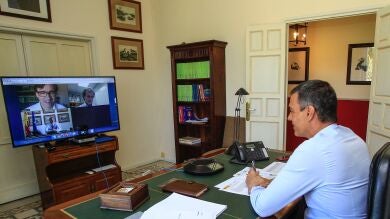 Pedro Sánchez preside la reunión de seguimiento del coronavirus con Salvador Illa y Fernando Simón 